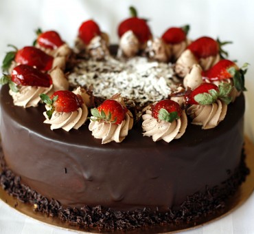 Strawberry chocolate cake