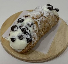 Chocolate Chip Mini Cannoli