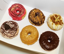 Assorted donuts (6)