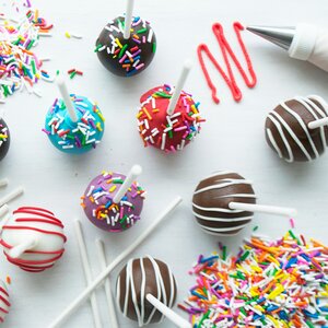 12 ASSORTED CAKE POPS