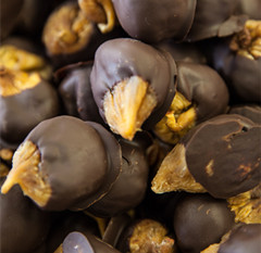 12 Chocolate figs