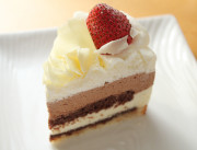 White & milk chocolate mousse cake