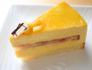Mango mousse cake